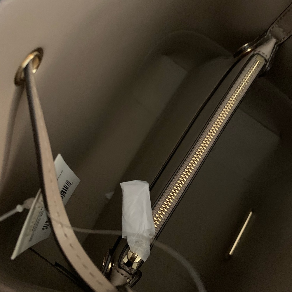 Beautiful Mk bucket shoulder bag - Picture 4 of 12